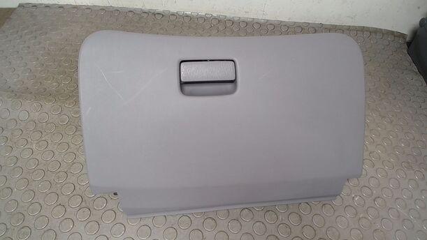 Foto: HANDSCHUHFACH eines Nissan Almera 1.5 dCi CD