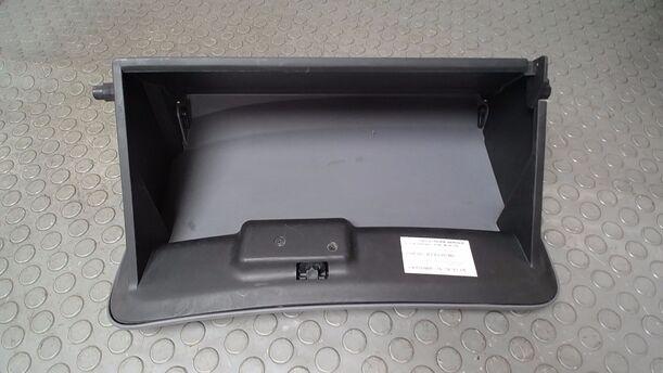 Foto: HANDSCHUHFACH eines Nissan Almera 1.5 dCi CD