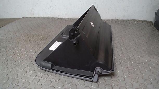 Foto: HANDSCHUHFACH eines Nissan Almera 1.5 dCi CD