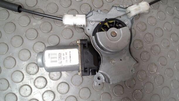 Foto: FENSTERHEBER ELEKTRISCH VORN LINKS eines Nissan Almera 1.5 dCi CD