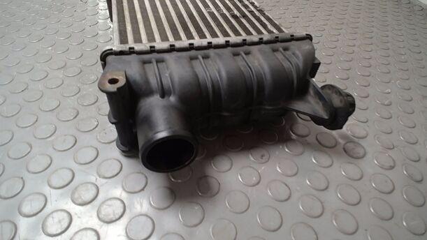 Foto: LADELUFTKÜHLER eines Nissan Almera 1.5 dCi