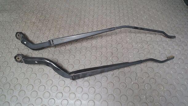 Foto: SCHEIBENWISCHERARME VORN eines Nissan Almera 1.5 dCi