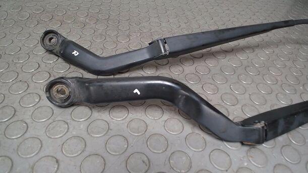 Foto: SCHEIBENWISCHERARME VORN eines Nissan Almera 1.5 dCi