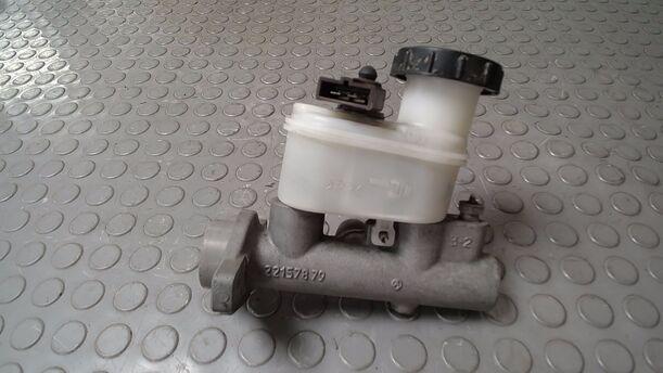 Foto: HAUPTBREMSZYLINDER eines Nissan Almera 1.5 dCi