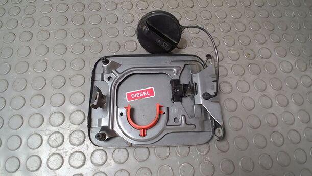 Foto: TANKKLAPPE/ TANKDECKEL eines Nissan Almera 1.5 dCi