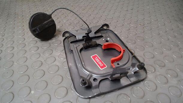 Foto: TANKKLAPPE/ TANKDECKEL eines Nissan Almera 1.5 dCi