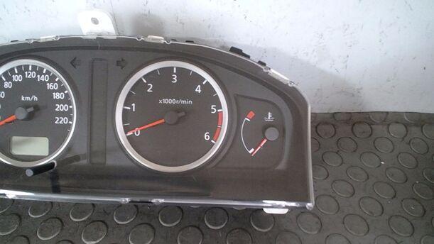 Foto: TACHOEINHEIT/ KOMBIINSTRUMENT eines Nissan Almera 1.5 dCi