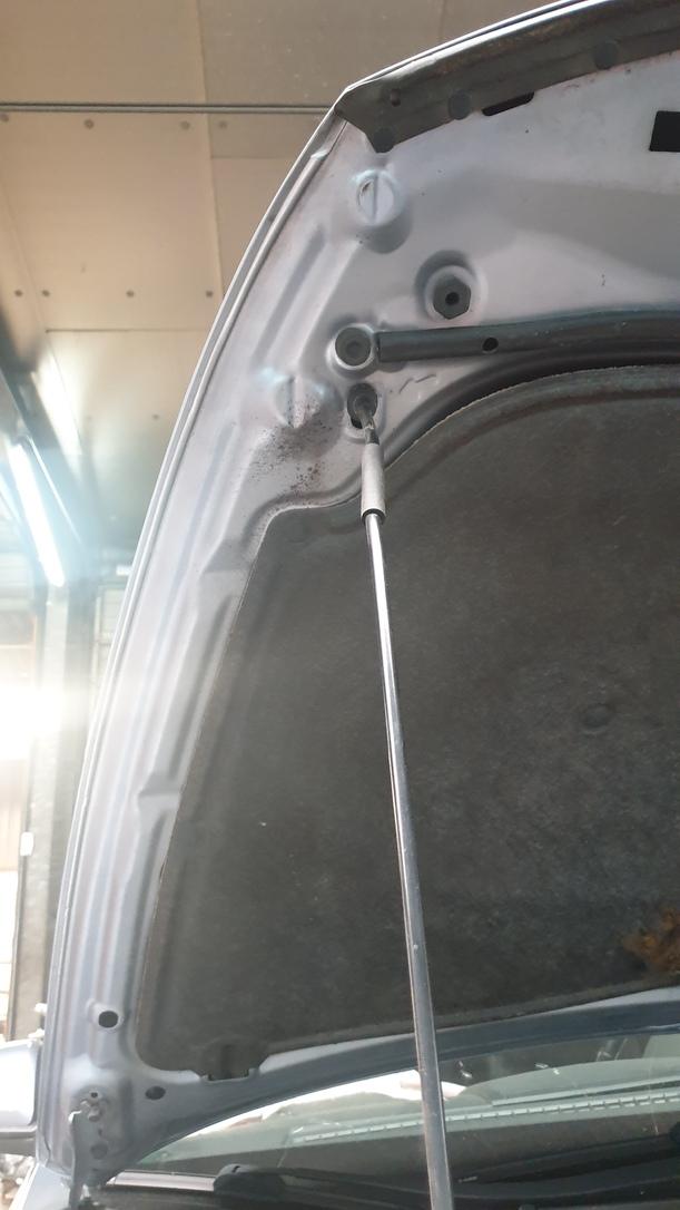Foto: MOTORHAUBE eines Mazda 6 Sport Kombi 2.2 CD DPF