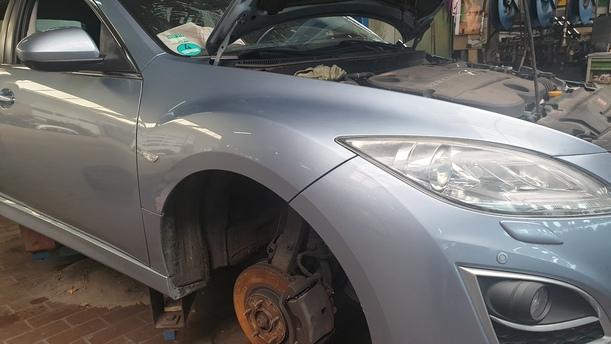 Foto: KOTFLÜGEL RECHTS eines Mazda 6 Sport Kombi 2.2 CD DPF