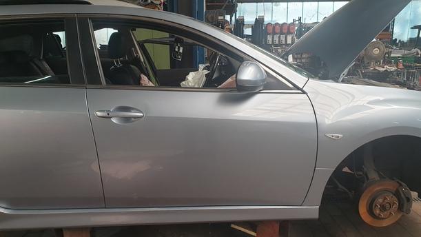 Foto: TÜR VORN RECHTS eines Mazda 6 Sport Kombi 2.2 CD DPF