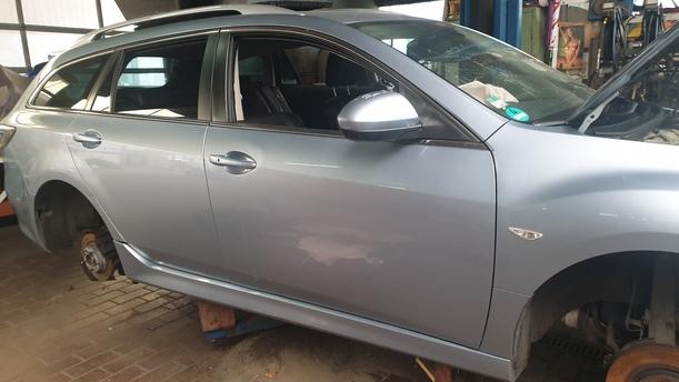 Foto: TÜR VORN RECHTS eines Mazda 6 Sport Kombi 2.2 CD DPF