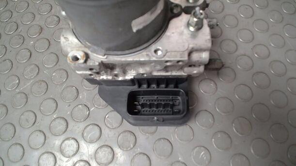 Foto: HAUPTBREMSAGGREGAT ABS eines Mazda 6 Sport Kombi 2.2 CD DPF