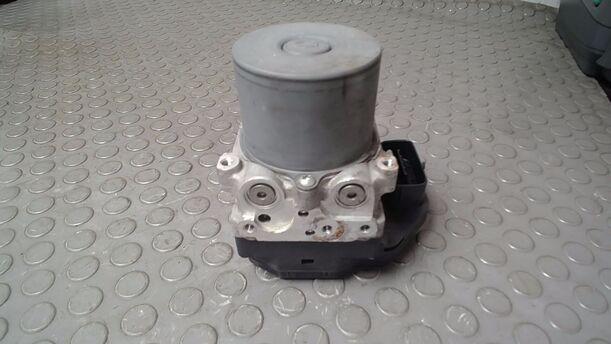 Foto: HAUPTBREMSAGGREGAT ABS eines Mazda 6 Sport Kombi 2.2 CD DPF