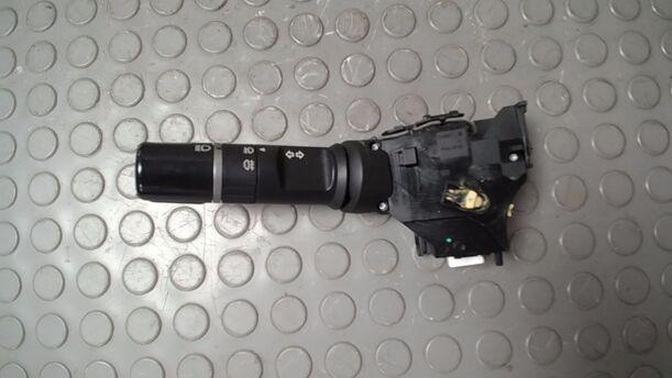 Foto: BLINKSCHALTER/ KOMBISCHALTER eines Mazda 6 Sport Kombi 2.2 CD DPF CL