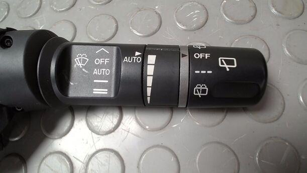 Foto: SCHEIBENWISCHERSCHALTER eines Mazda 6 Sport Kombi 2.2 CD DPF CL