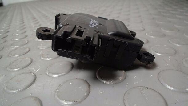Foto: STELLMOTOR HEIZUNG eines Mazda 6 Sport Kombi 2.2 CD DPF CL