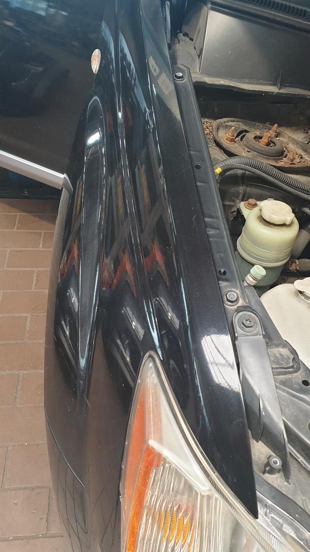 Foto: KOTFLÜGEL RECHTS eines Mitsubishi Outlander 2.4 4WD CL