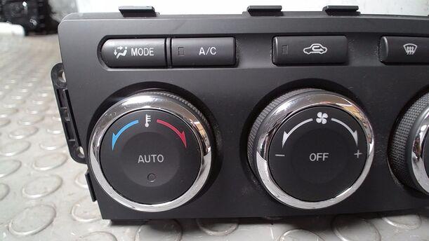 Foto: HEIZUNGSBETÄTIGUNG eines Mazda 6 Sport Kombi 2.2 CD DPF CL
