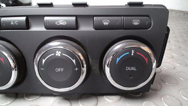 Foto: HEIZUNGSBETÄTIGUNG eines Mazda 6 Sport Kombi 2.2 CD DPF CL