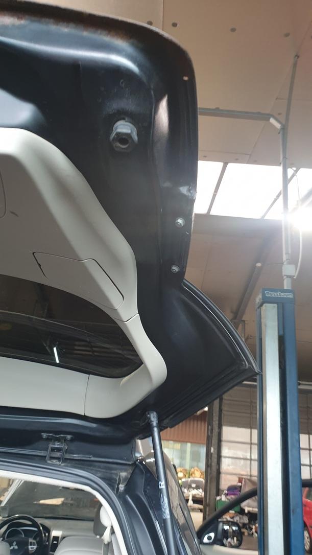 Foto: HECKKLAPPE / HECKDECKEL eines Mitsubishi Outlander 2.4 4WD CL