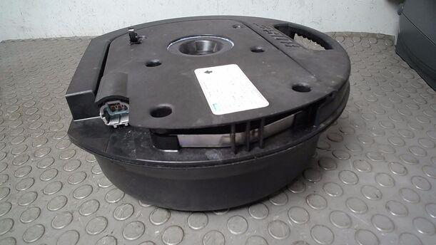 Foto: SUBWOOFER ( BOSE ) eines Mazda 6 Sport Kombi 2.2 CD DPF CL