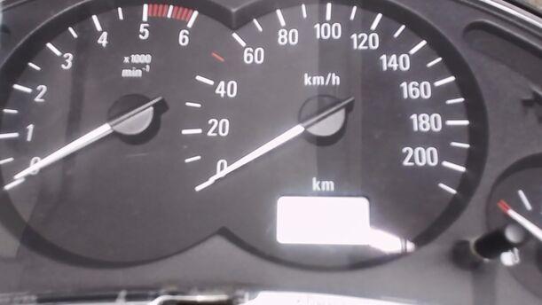 Foto: TACHOEINHEIT (ENTHEIRATET) eines Opel Corsa 1.3 CDTI CL