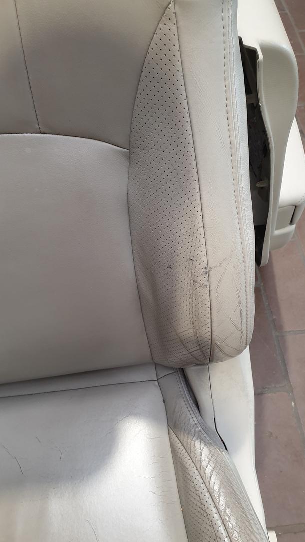 Foto: INNENAUSSTATTUNG / SITZE ( LEDER ) eines Mitsubishi Outlander 2.4 4WD Business