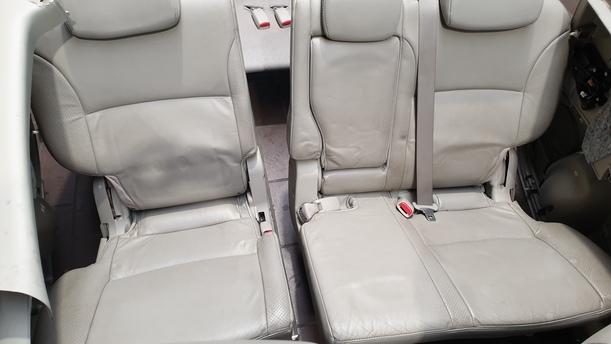 Foto: INNENAUSSTATTUNG / SITZE ( LEDER ) eines Mitsubishi Outlander 2.4 4WD Business