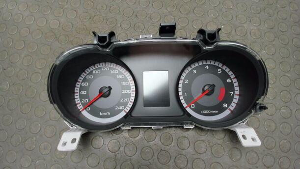 Foto: TACHOEINHEIT / KOMBIINSTRUMENT eines Mitsubishi Outlander 2.4 4WD Business