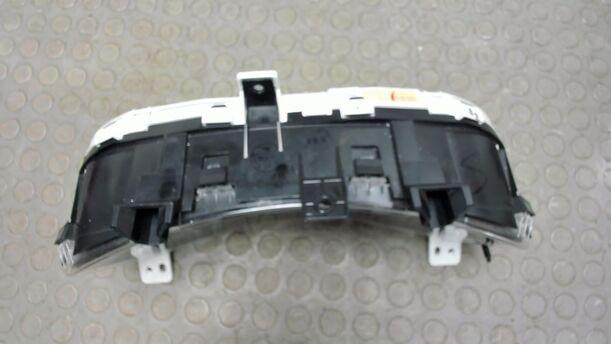Foto: TACHOEINHEIT / KOMBIINSTRUMENT eines Mitsubishi Outlander 2.4 4WD Business