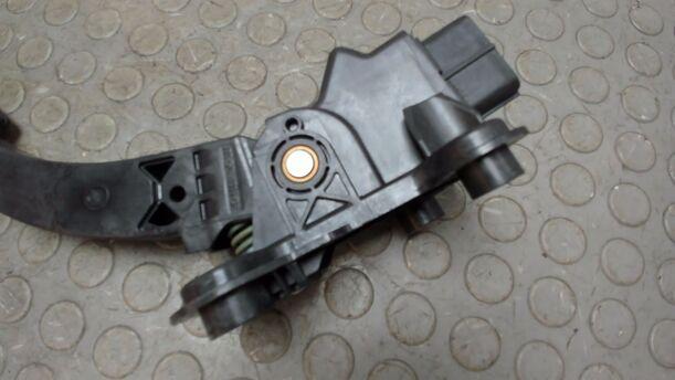 Foto: GASPEDAL ( BENZIN / AUTOMATIK ) eines Mitsubishi Outlander 2.4 4WD Business
