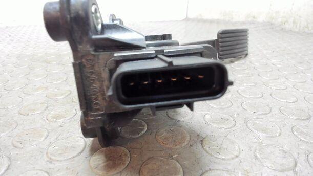 Foto: GASPEDAL ( BENZIN / AUTOMATIK ) eines Mitsubishi Outlander 2.4 4WD Business
