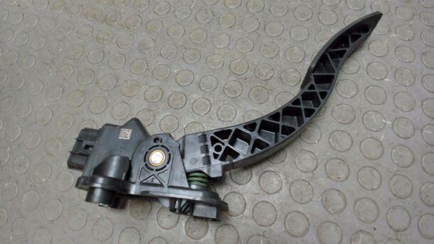 Foto: GASPEDAL ( BENZIN / AUTOMATIK ) eines Mitsubishi Outlander 2.4 4WD Business