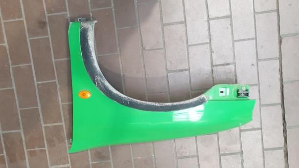 Foto: KOTFLÜGEL LINKS eines Opel Corsa Business