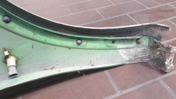 Foto: KOTFLÜGEL LINKS eines Opel Corsa Business