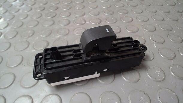 Foto: FENSTERHEBERSCHALTER eines Mazda 6 Sport Kombi 2.2 CD DPF Business