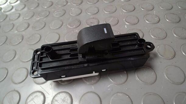 Foto: FENSTERHEBERSCHALTER eines Mazda 6 Sport Kombi 2.2 CD DPF Business