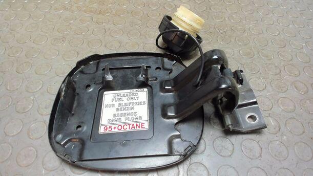 Foto: TANKKLAPPE / TANKVERSCHLUSS eines Mitsubishi Outlander 2.4 4WD Business
