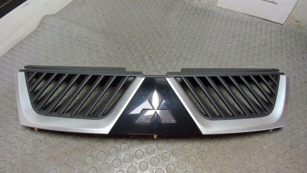 Foto: KÜHLERGRILL eines Mitsubishi Outlander 2.4 4WD Business
