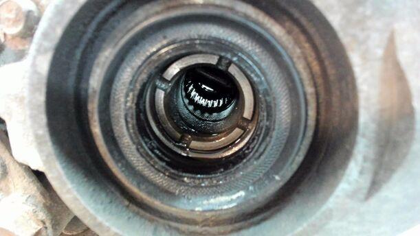 Foto: HINTERACHSGETRIEBE / DIFFERENTIAL eines Mitsubishi Outlander 2.4 4WD Business