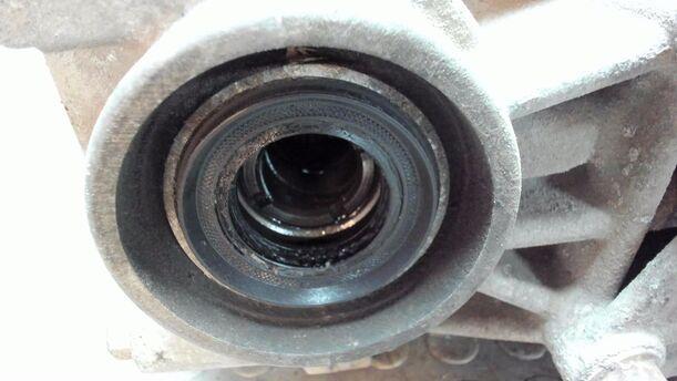 Foto: HINTERACHSGETRIEBE / DIFFERENTIAL eines Mitsubishi Outlander 2.4 4WD Business
