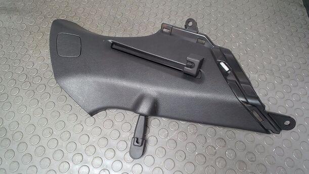 Foto: KOFFERRAUMVERKLEIDUNG OBEN LINKS eines Mazda 6 Sport Kombi 2.2 CD DPF Business