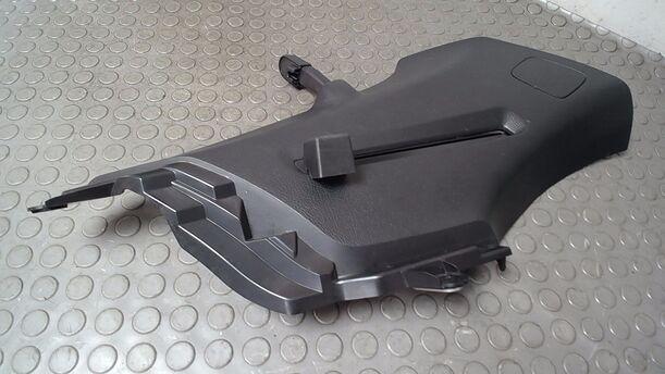 Foto: KOFFERRAUMVERKLEIDUNG OBEN LINKS eines Mazda 6 Sport Kombi 2.2 CD DPF Business