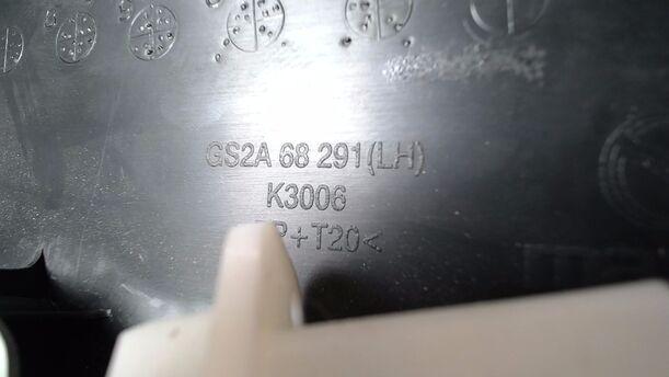 Foto: KOFFERRAUMVERKLEIDUNG OBEN LINKS eines Mazda 6 Sport Kombi 2.2 CD DPF Business