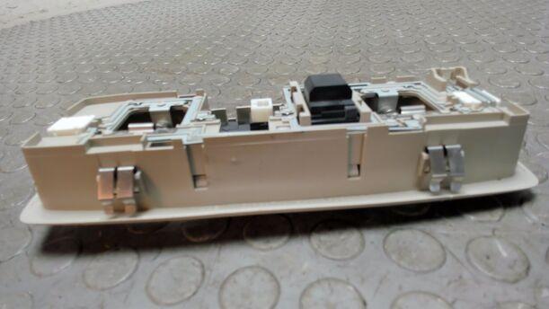 Foto: INNENBELEUCHTUNG VORNE / SCHIEBEDACHSCHALTER eines Mitsubishi Outlander 2.4 4WD Business