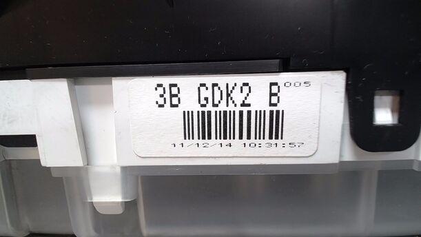 Foto: TACHOEINHEIT/ KOMBIINSTRUMENT eines Mazda 6 Sport Kombi 2.2 CD DPF Business