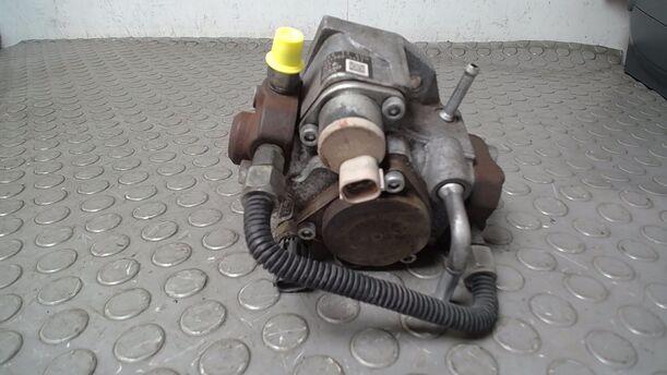 Foto: DIESELEINSPRITZPUMPE/ HOCHDRUCKPUMPE eines Mazda 6 Sport Kombi 2.2 CD DPF Business