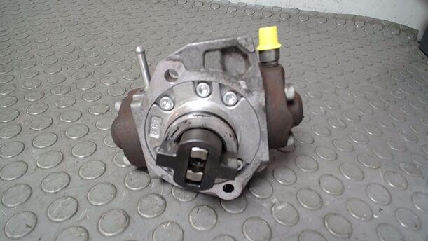 Foto: DIESELEINSPRITZPUMPE/ HOCHDRUCKPUMPE eines Mazda 6 Sport Kombi 2.2 CD DPF Business