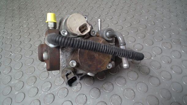 Foto: DIESELEINSPRITZPUMPE/ HOCHDRUCKPUMPE eines Mazda 6 Sport Kombi 2.2 CD DPF Business