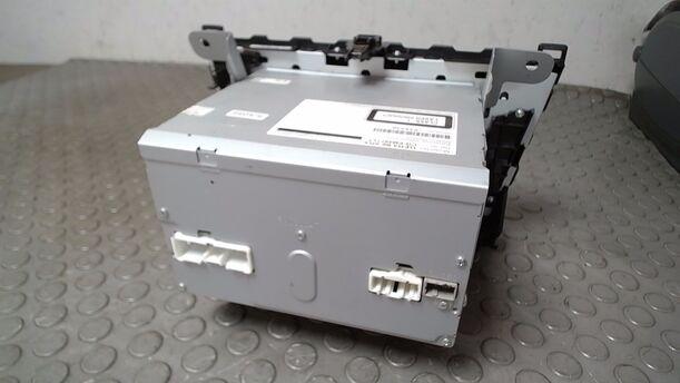 Foto: RADIO 6 FACH CD eines Mazda 6 Sport Kombi 2.2 CD DPF Business
